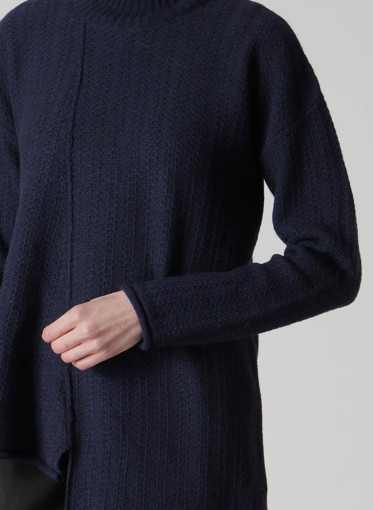 TUCK STITCH ASM FLARE TURTLE NECK PO - Image 7