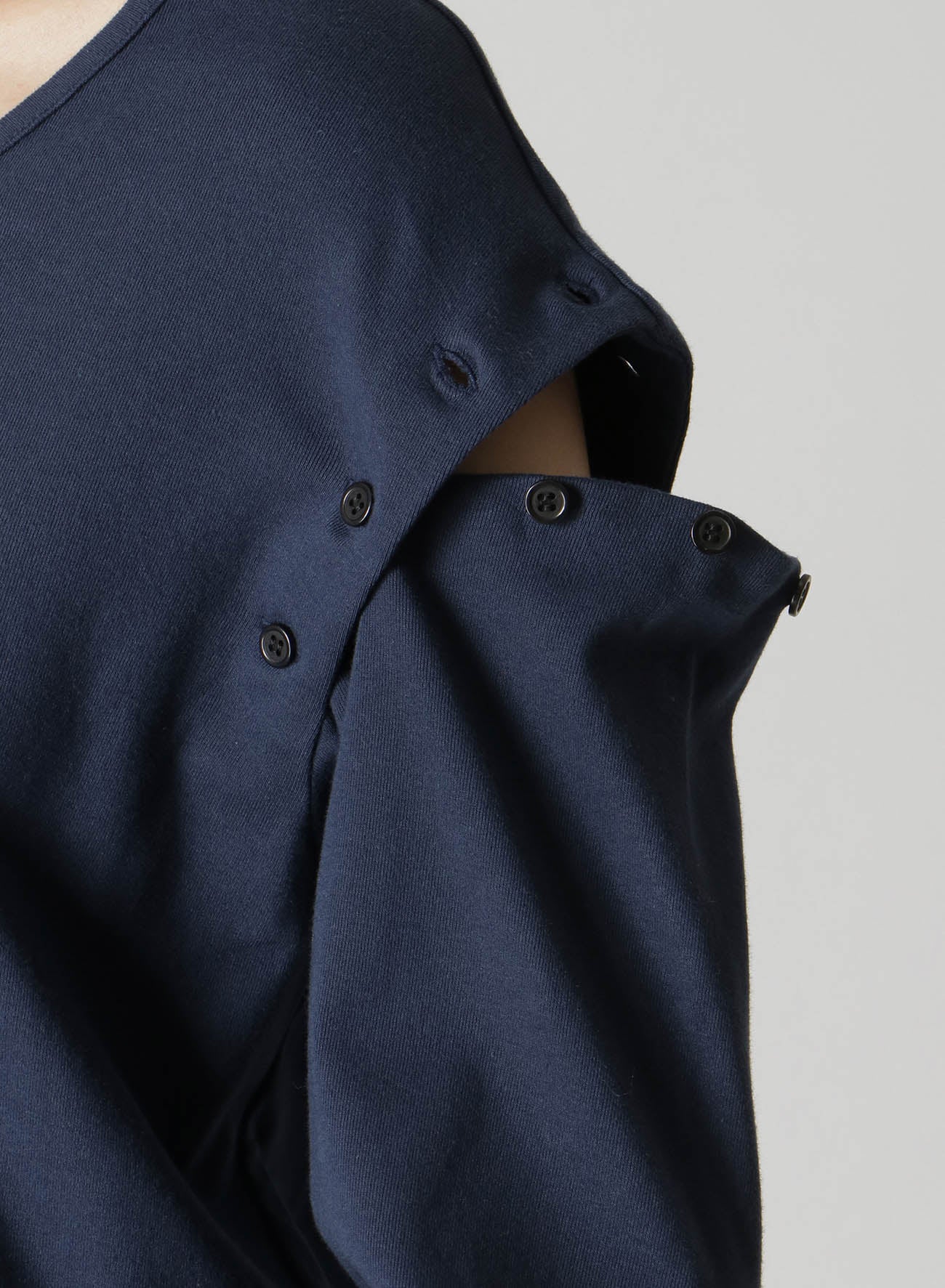 30/- COMBED COTTON LONG SLEEVE T-SHIRT WITH BUTTON-UP SLITS - Image 10