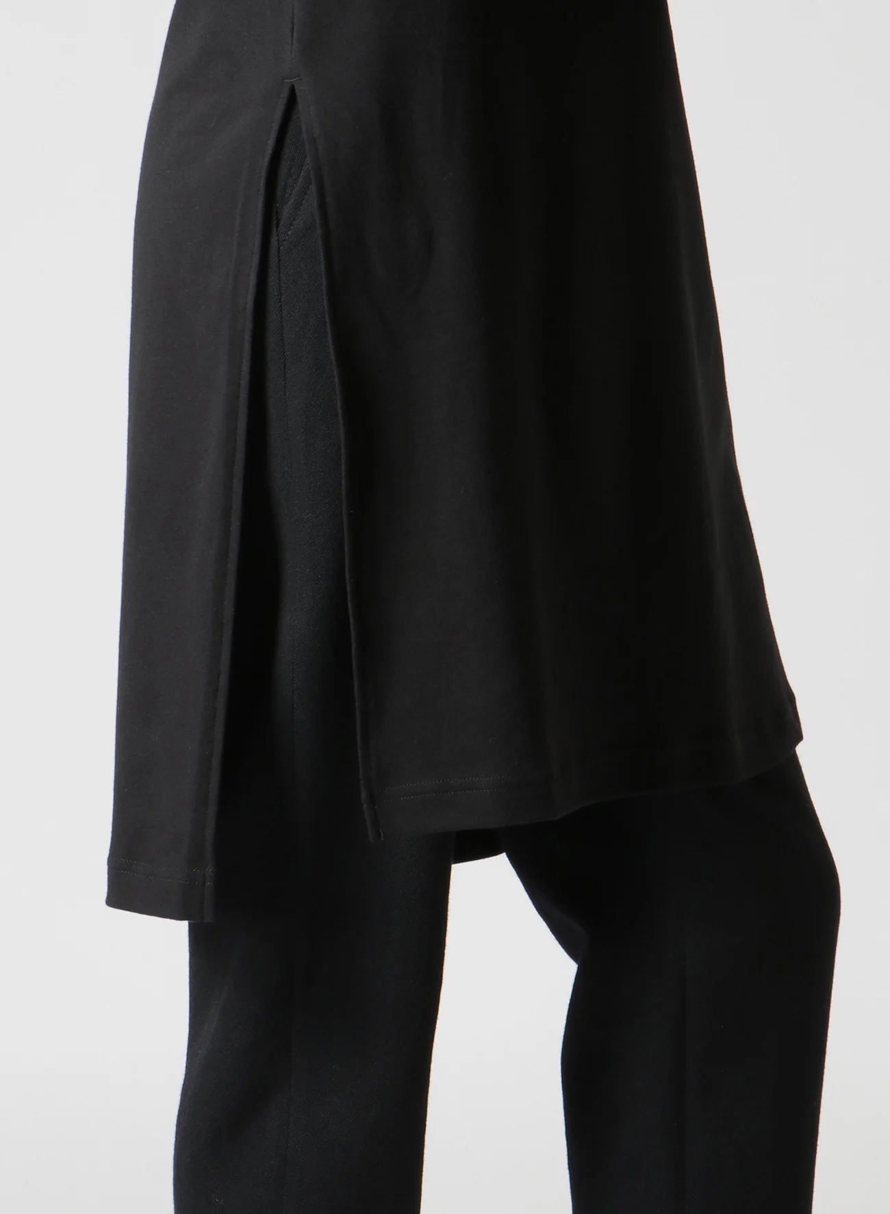 30/- COMBED COTTON LONG SLEEVE T-SHIRT WITH BUTTON-UP SLEEVE SLITS - Image 8