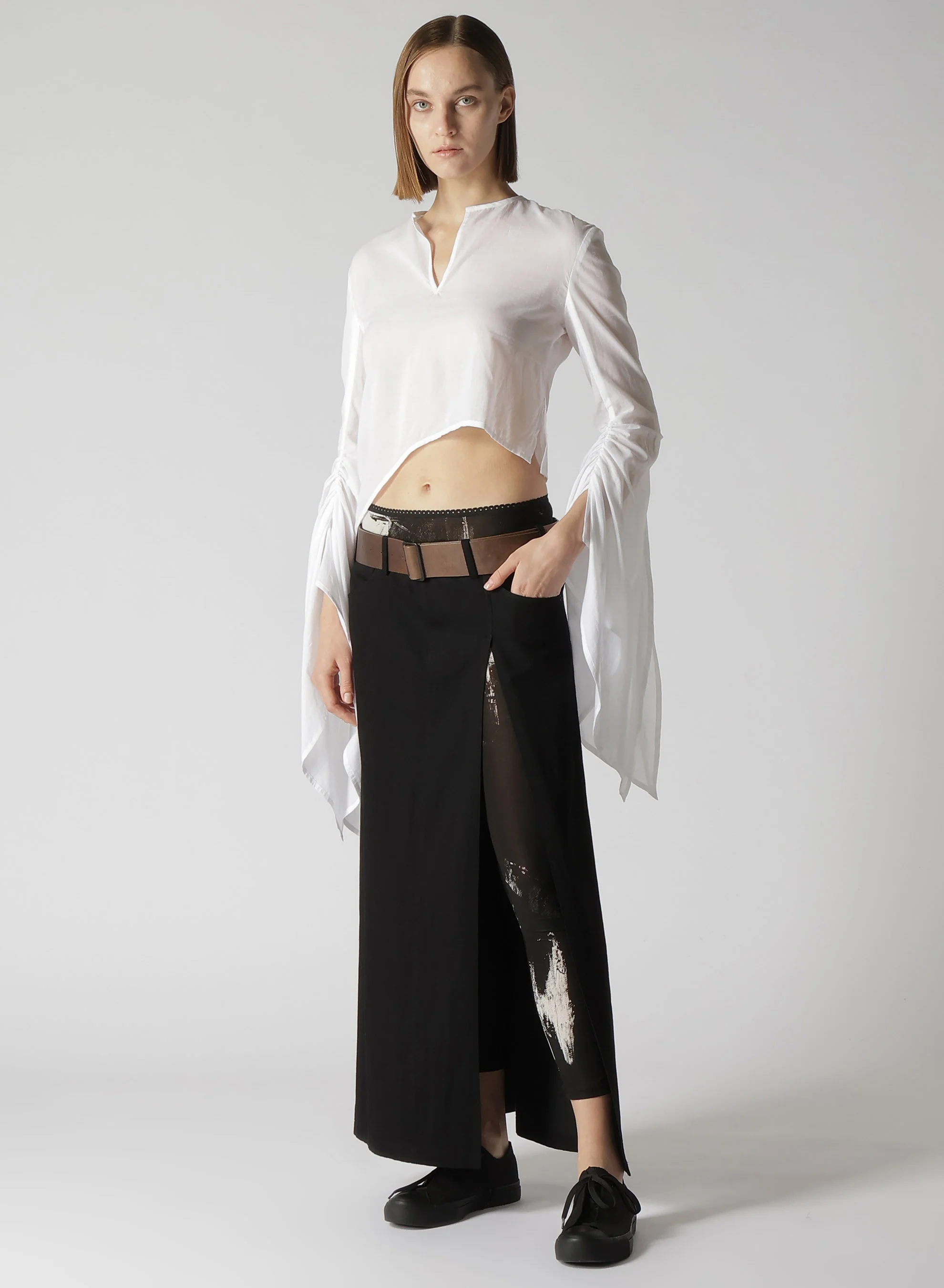 COTTON LAWN ASM SWALLOWTAIL GATHER DETAIL BLOUSE - Image 3