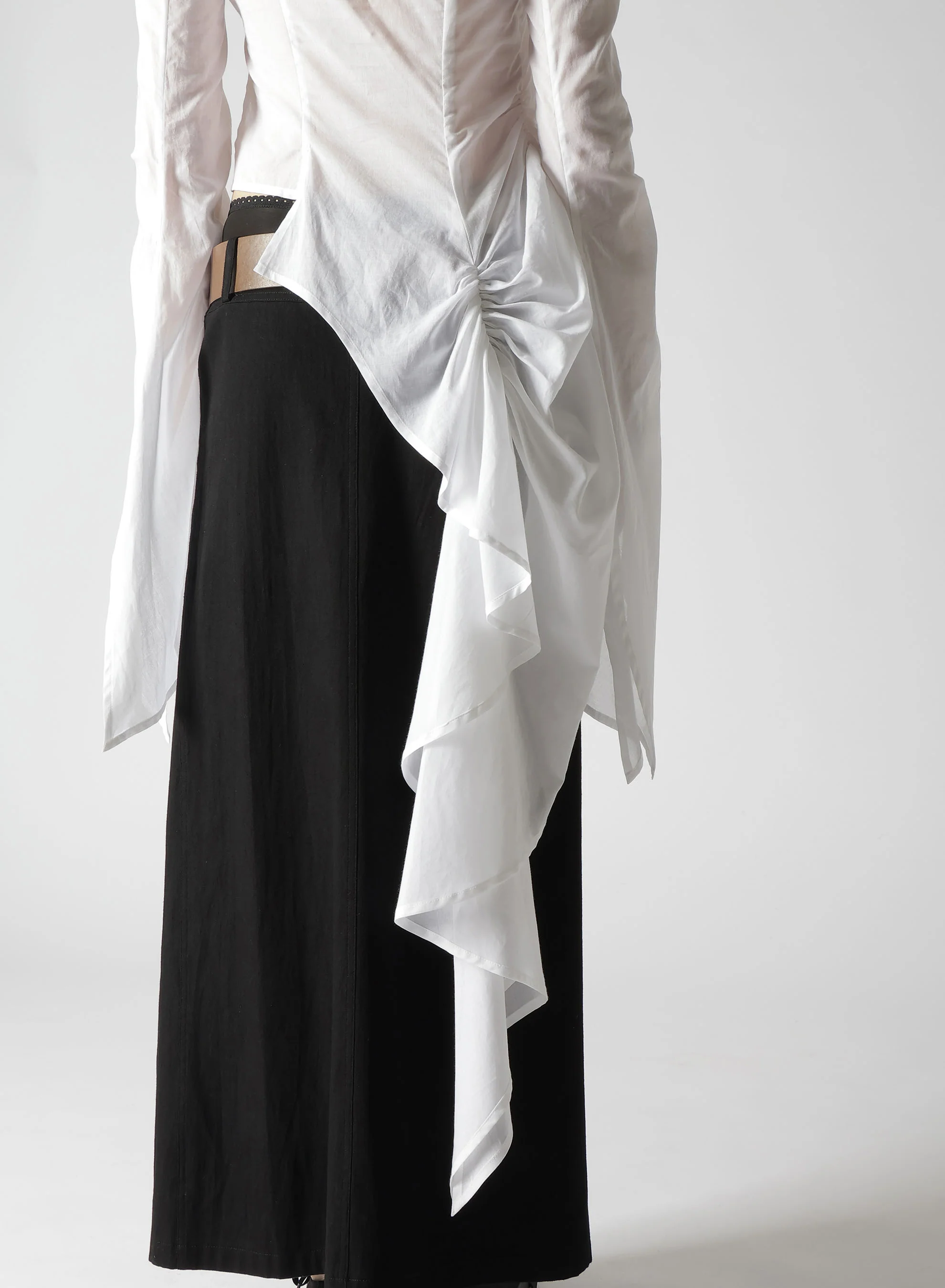 COTTON LAWN ASM SWALLOWTAIL GATHER DETAIL BLOUSE - Image 9