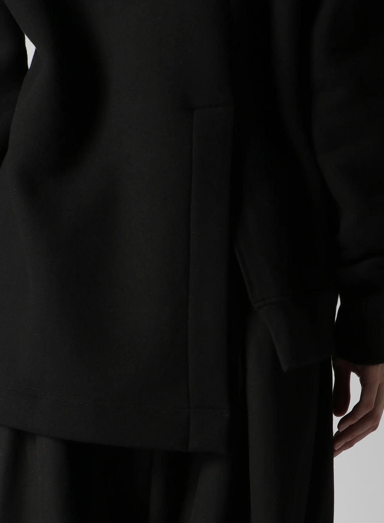 Liy/C BACKSIDE FLEECE R-V NECK COMBINATION - Image 10