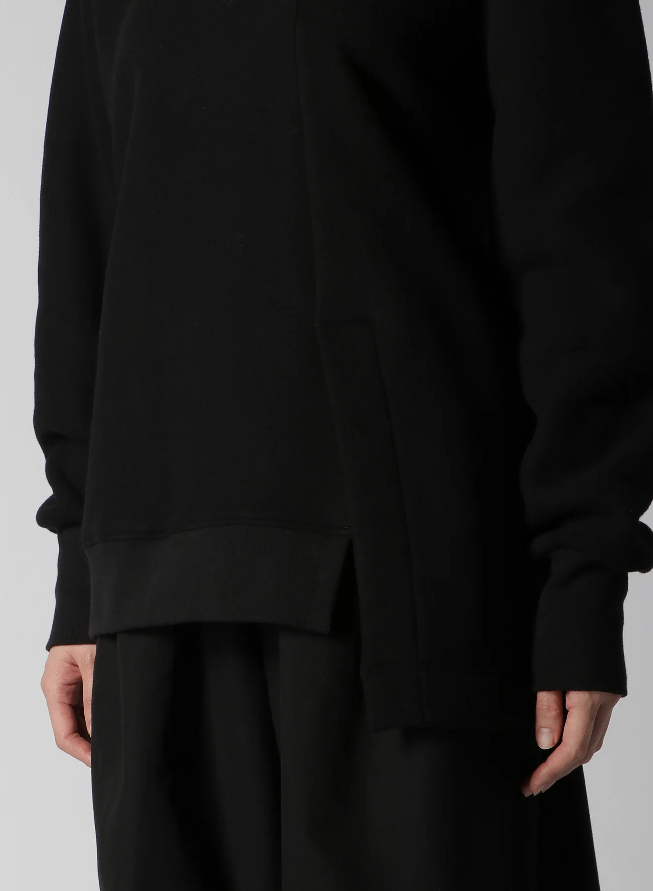 Liy/C BACKSIDE FLEECE R-V NECK COMBINATION - Image 8