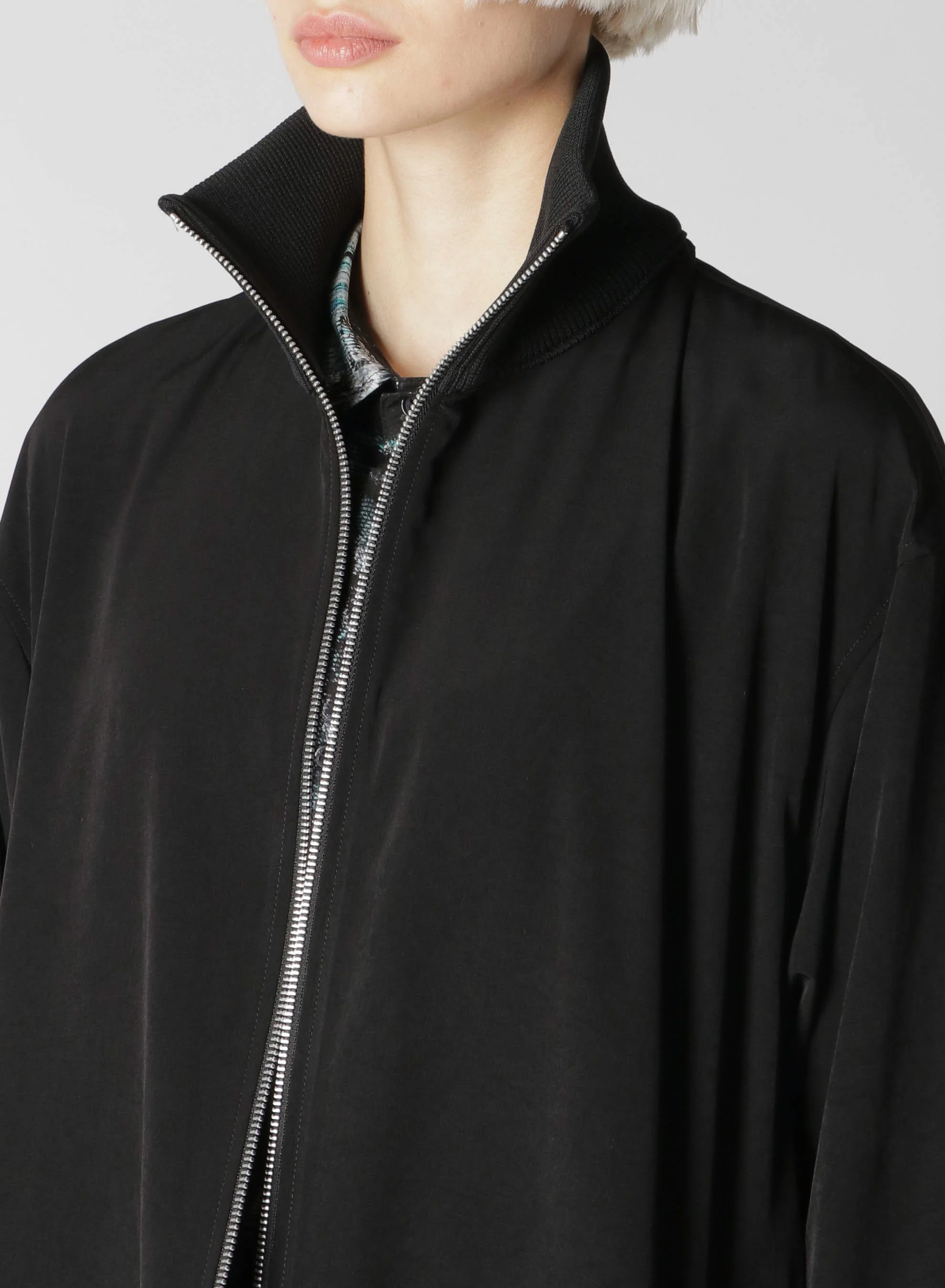 CREPE de CHINE CURVED HEMLINE TRACKSUIT JACKET - Image 7