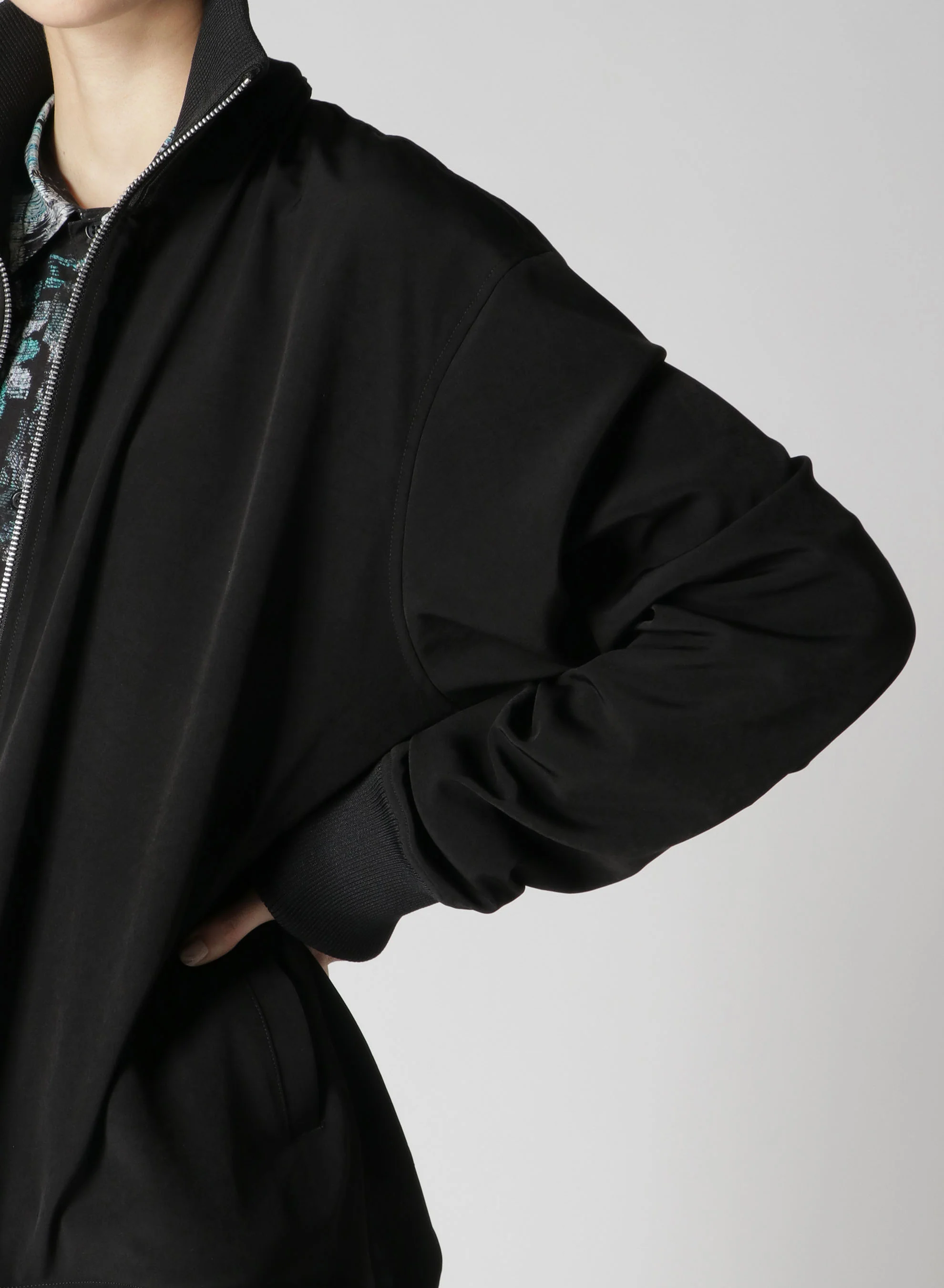 CREPE de CHINE CURVED HEMLINE TRACKSUIT JACKET - Image 9