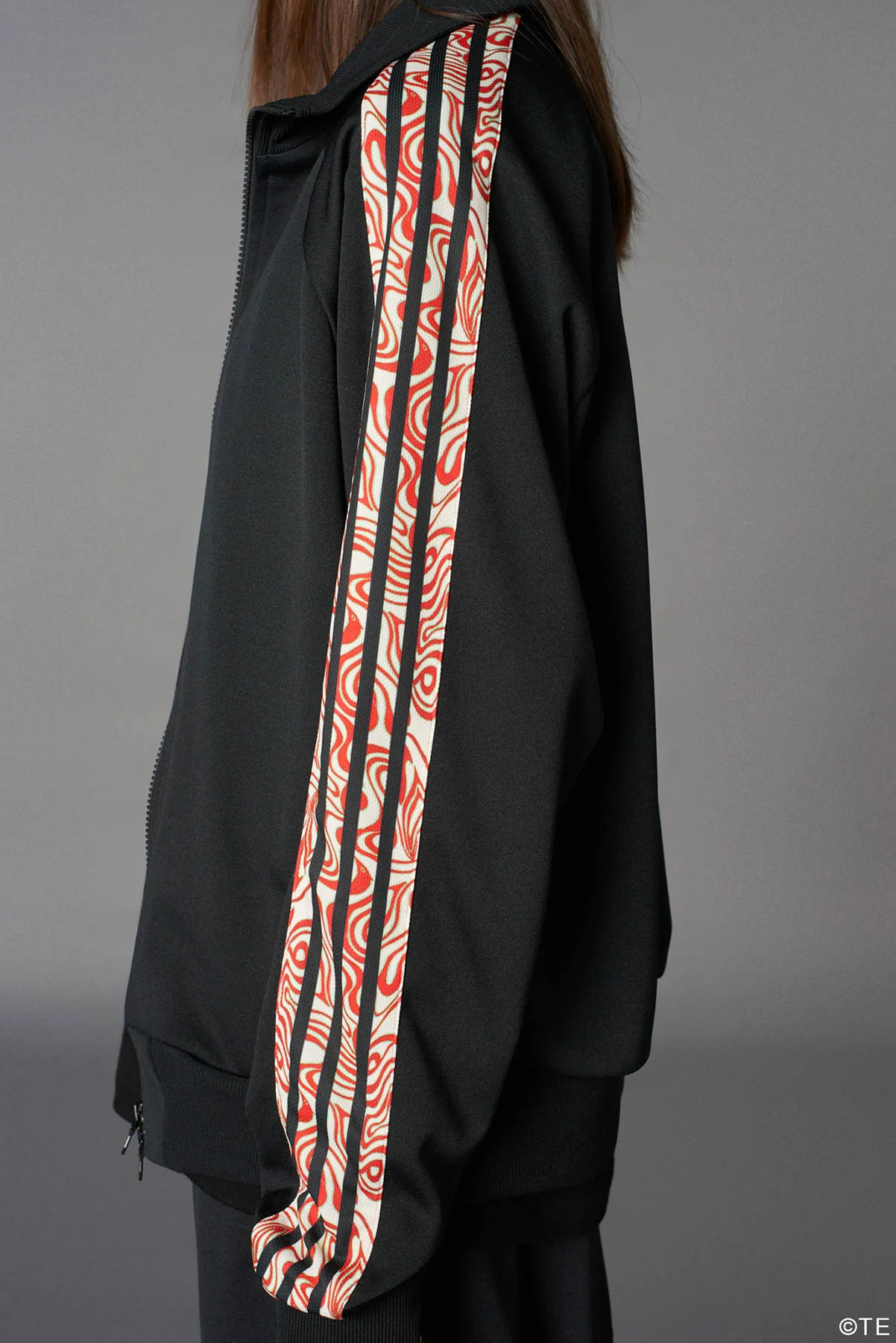 Ground Y × 『MONONOKE The Movie』  Collaborate Collection HINEZUMI LINE POLYESTER SMOOTH TRACK JACKET - Image 6