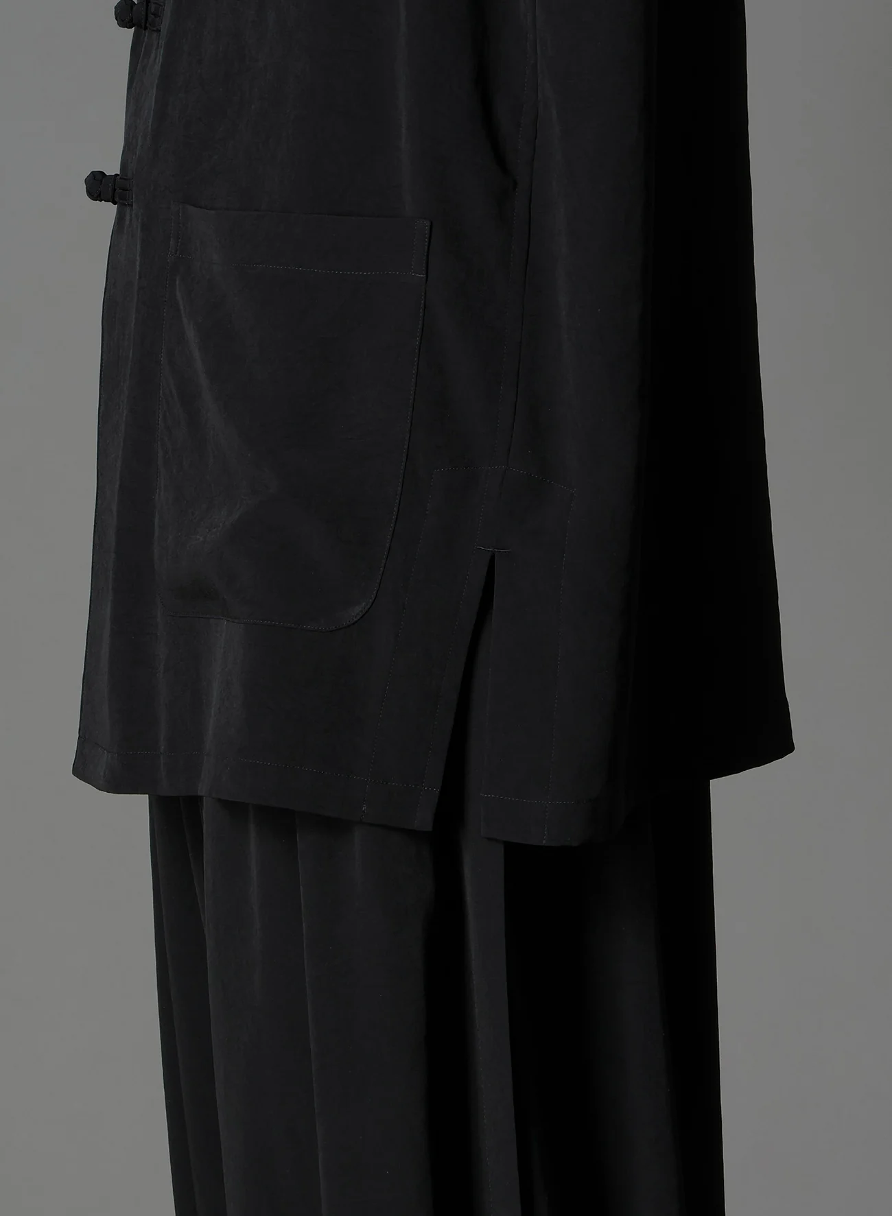 CREPE DE CHINE SHAKA BUTTON STAND COLLAR SHIRT - Image 10