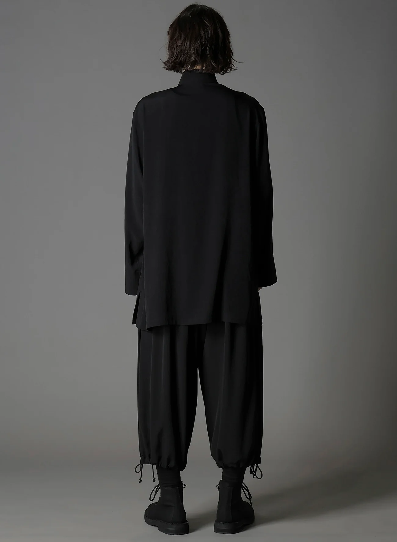 CREPE DE CHINE SHAKA BUTTON STAND COLLAR SHIRT - Image 4