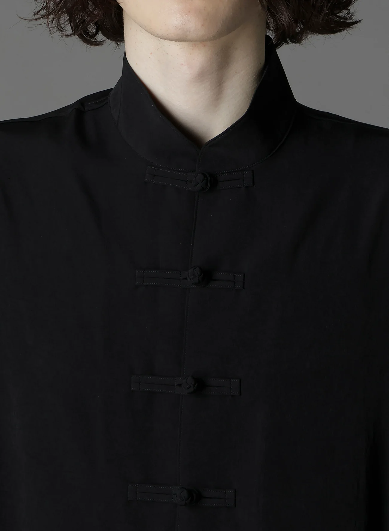 CREPE DE CHINE SHAKA BUTTON STAND COLLAR SHIRT - Image 6