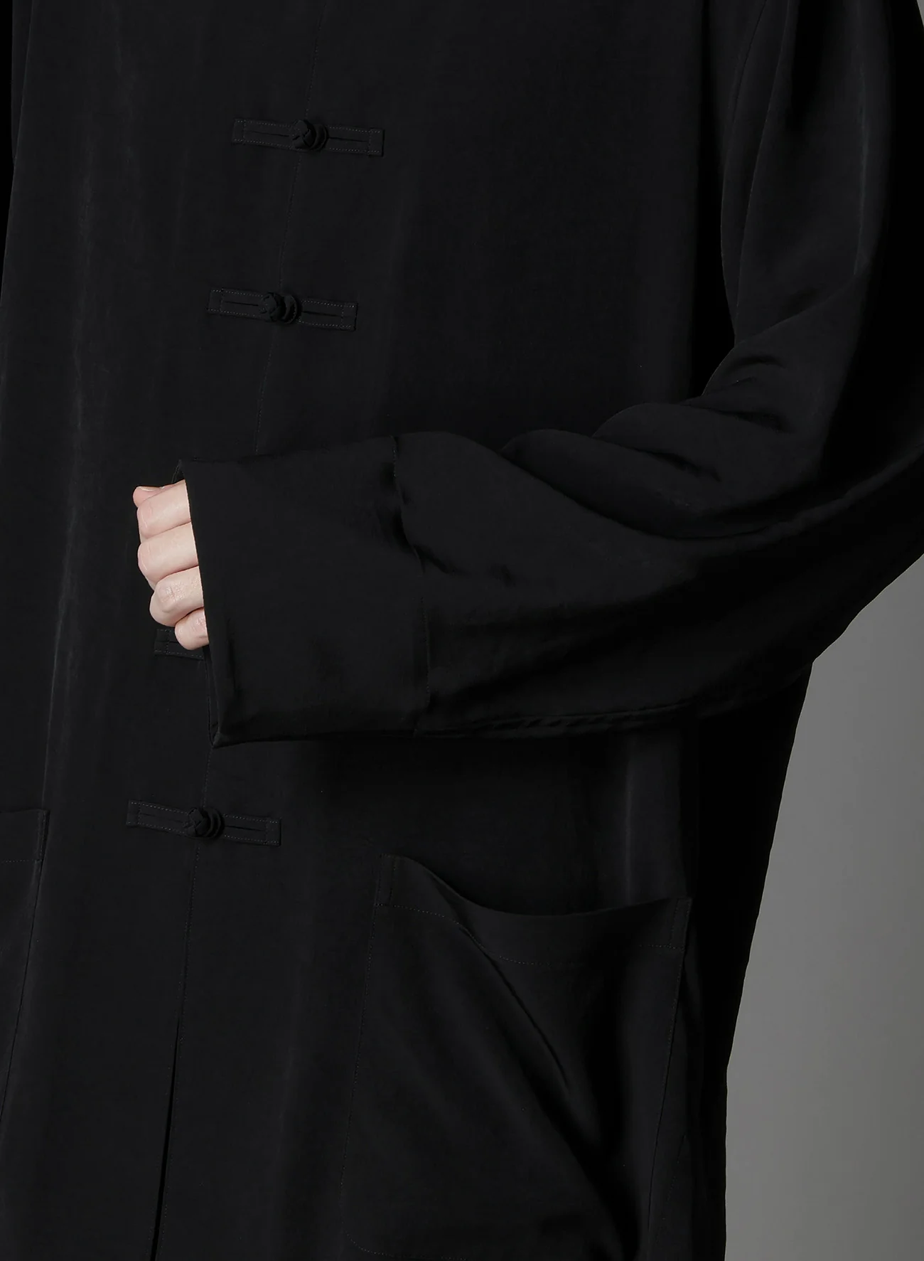 CREPE DE CHINE SHAKA BUTTON STAND COLLAR SHIRT - Image 8