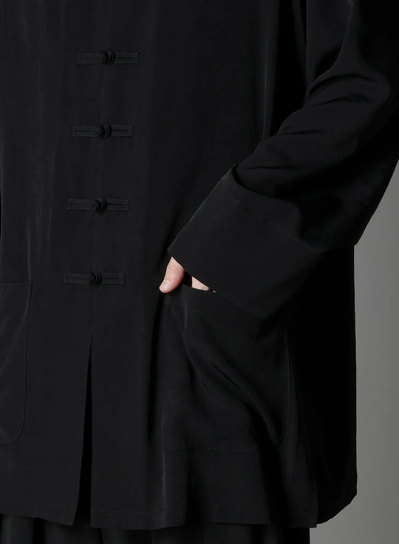 CREPE DE CHINE SHAKA BUTTON STAND COLLAR SHIRT - Image 9