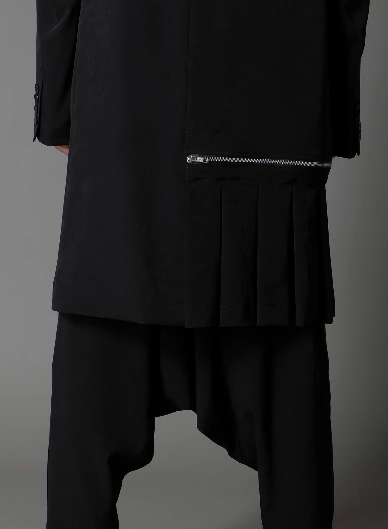 CREPE DE CHINE RIGHT PLEATED JACKET - Image 10