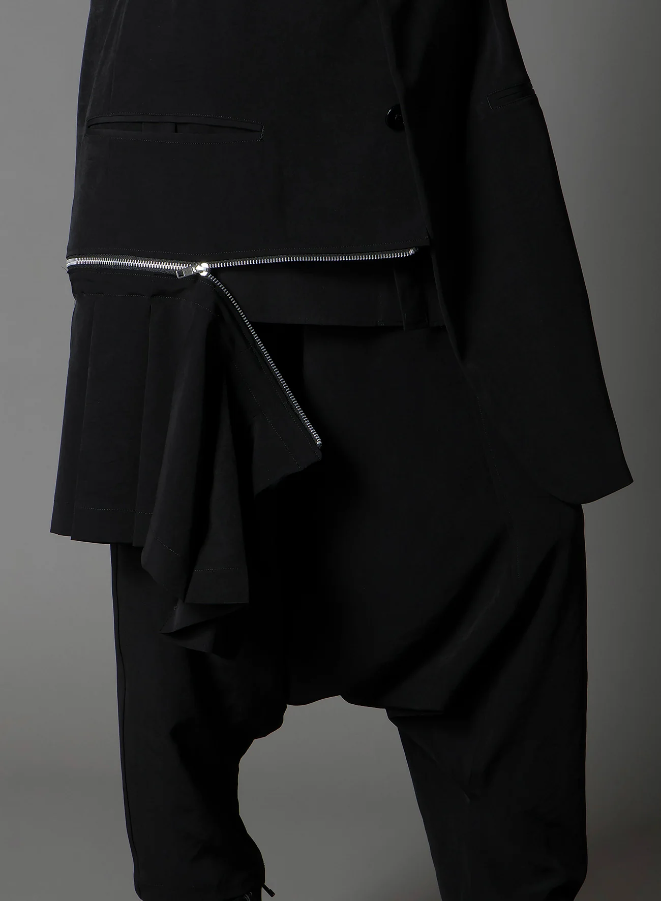 CREPE DE CHINE RIGHT PLEATED JACKET - Image 12