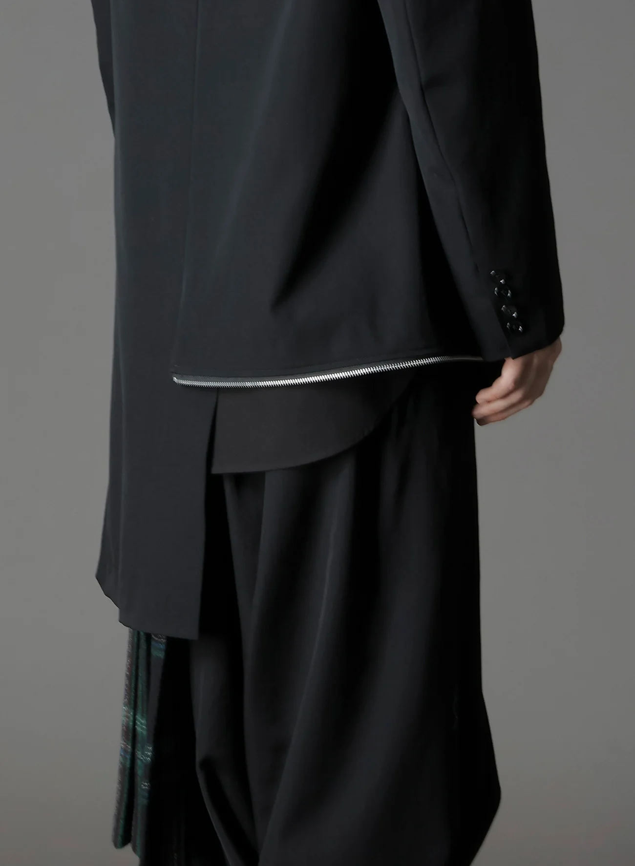 W/GABARDINE DOUBLE GAUZE  RIGHT PLEATED JACKET - Image 14