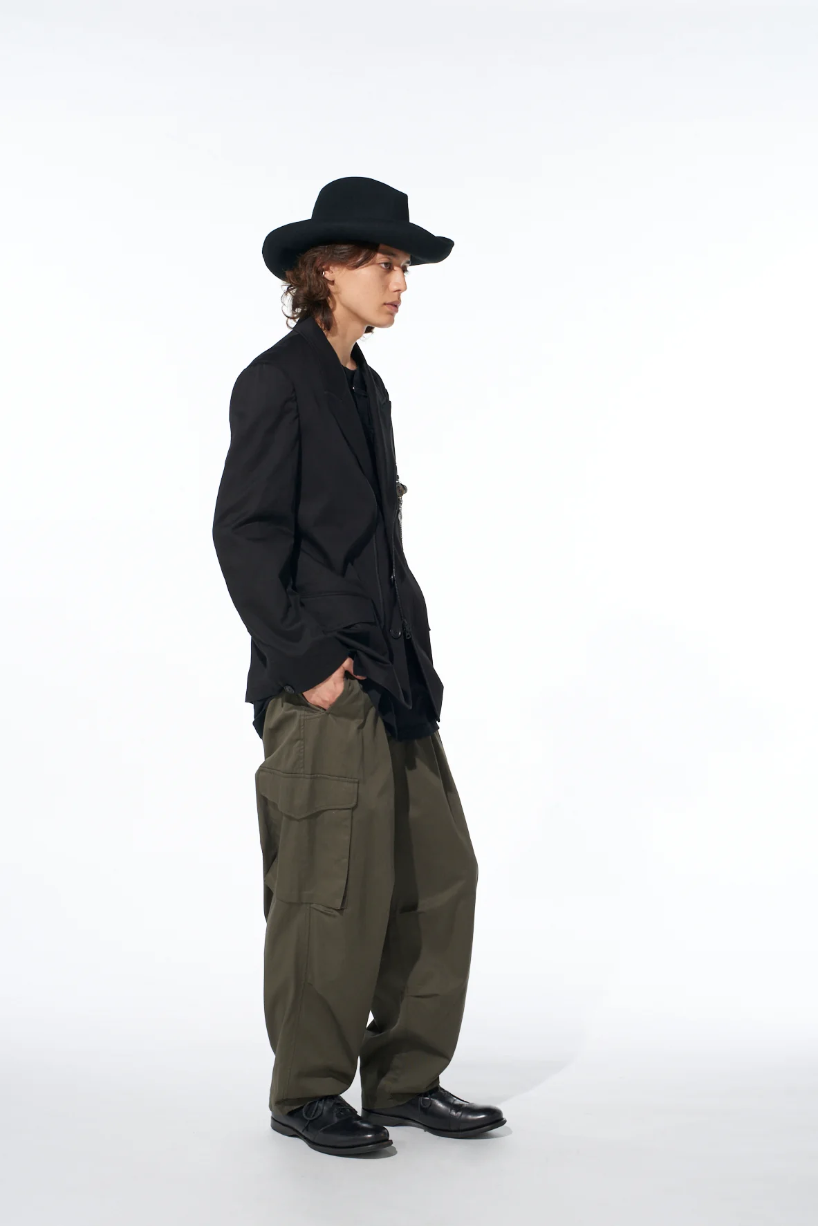 COTTON TWILL KNEE TUCK CARGO PANTS - Image 5