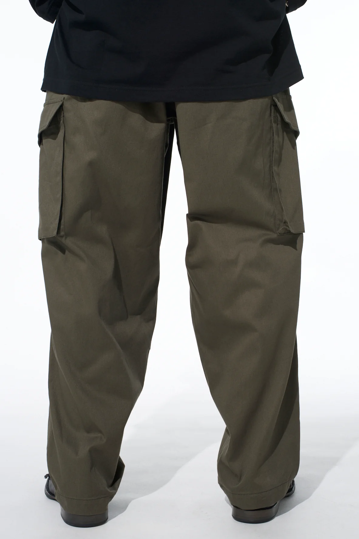 COTTON TWILL KNEE TUCK CARGO PANTS - Image 8