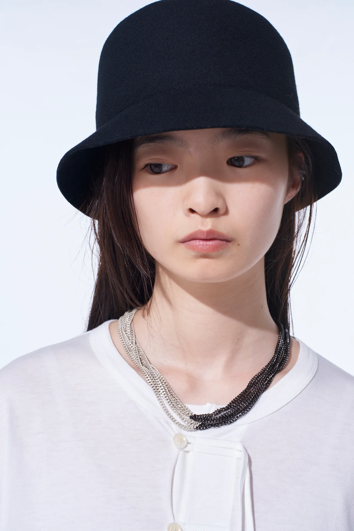 TWO-TONE CONTRAST MULTI CHAIN NECKLACE - Image 3