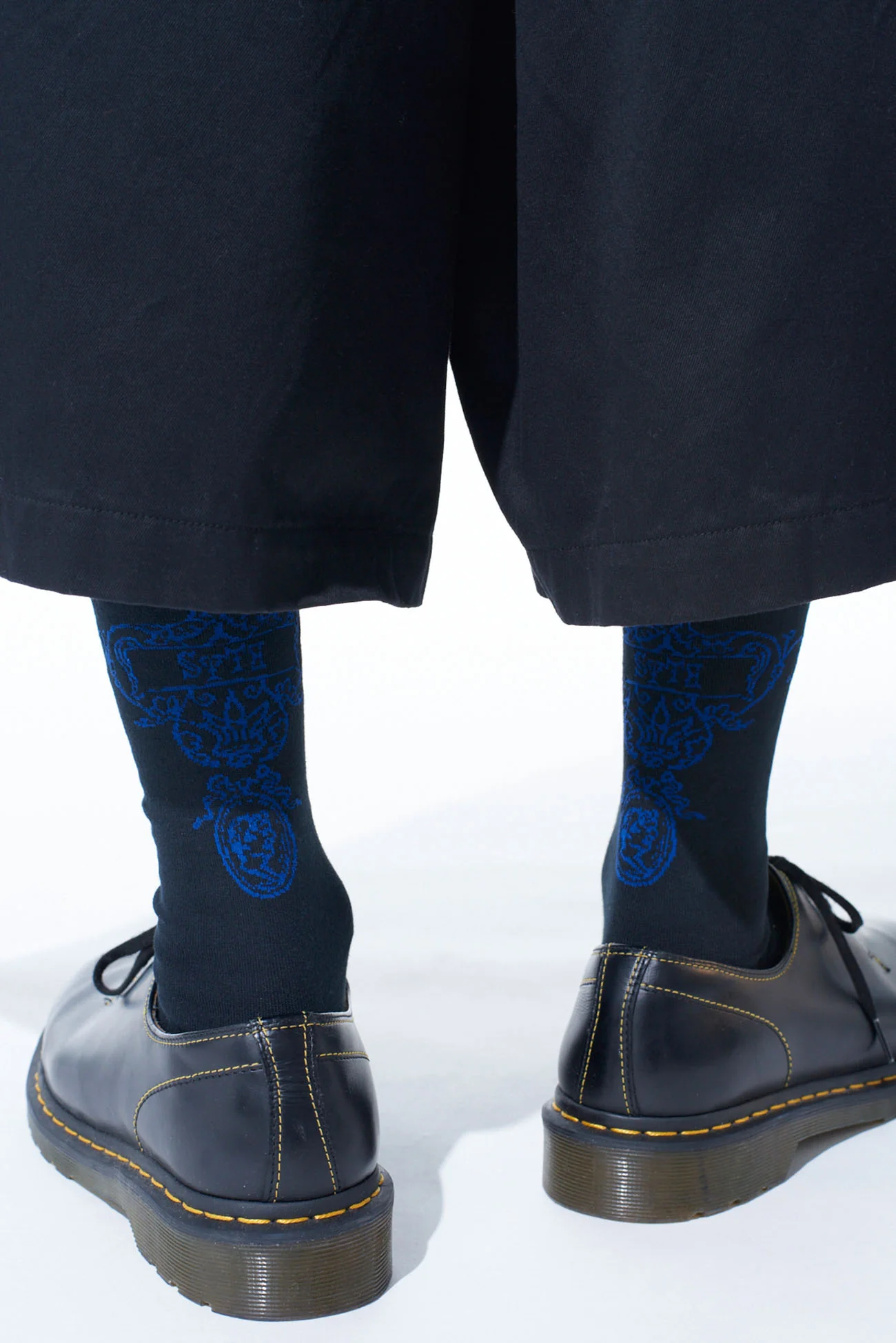 COTTON PLAIN STITCH BAROQUE PATTERN SOCKS - Image 3