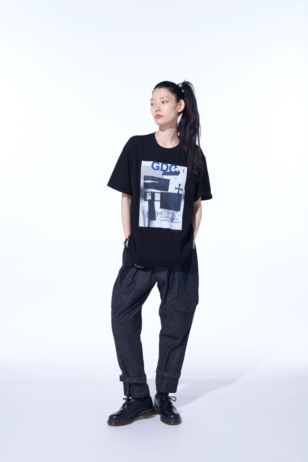 S’YTE × GDC Collaborate Collection- COLLAGE ART GRAPHIC T-SHIRT -fluctuatingly 02- - Image 7